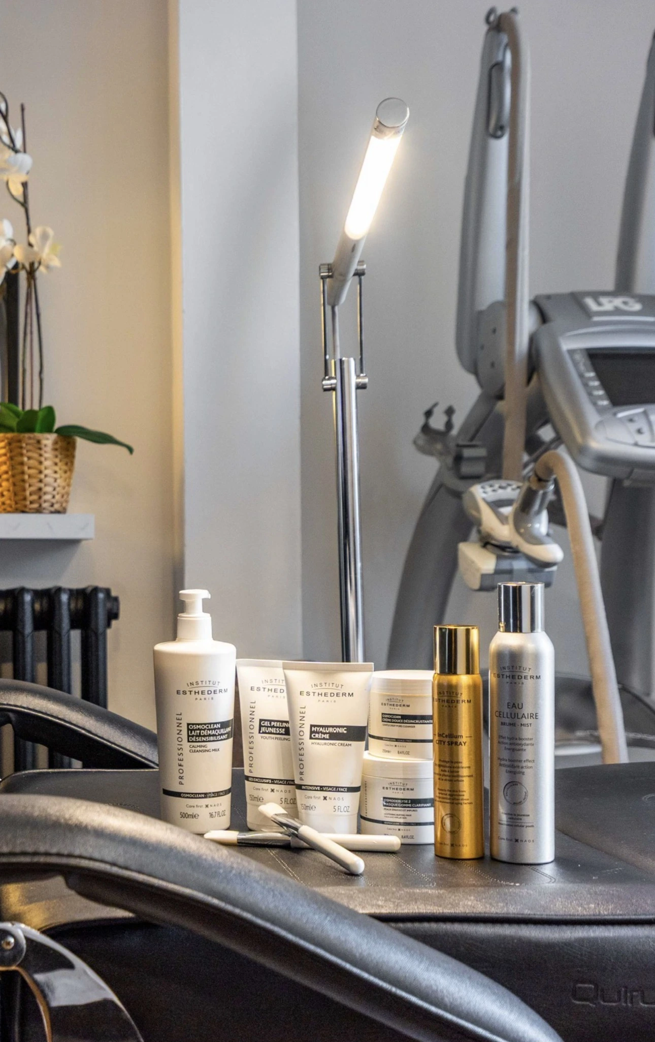 Cabine de soin de L'INSTITUT K : produits Esthederm et appareil LPG